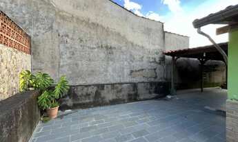 Imagem 6: Casa Ampla e Segura com Grande Área Externa e Horta – 3 Quartos e Vagas para 4 Carros!