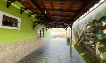 Imagem 5: Casa Ampla e Segura com Grande Área Externa e Horta – 3 Quartos e Vagas para 4 Carros!