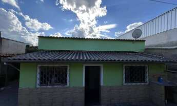 Imagem 7: Casa Ampla e Segura com Grande Área Externa e Horta – 3 Quartos e Vagas para 4 Carros!