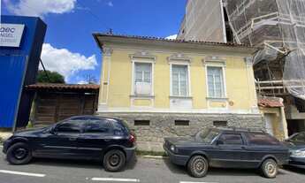 Imagem: Casa Antiga, Bem Conservada e Espaçosa
