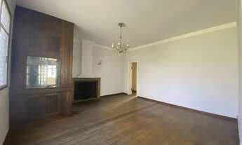 Imagem 2: Casa Antiga com Alma e Charme no Coração de Barbacena!