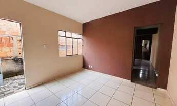 Imagem: Casa superior com 2 quartos e garagem para