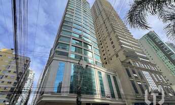 Imagem 4: Apto de alto padrão, frente avenida a venda com vista para o mar e 4 suítes