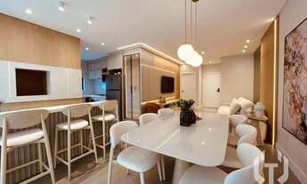 Imagem 2: Showroom mobiliado e decorado com 3 suítes na Meia Praia