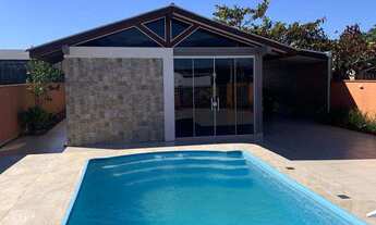 Imagem: Casa com Piscina e Sistema Solar a 140m