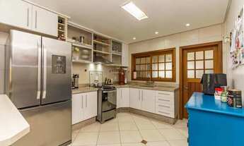 Imagem 3: Casa à venda em Porto Alegre, Vila Jardim, com 4 quartos, 250.00m²