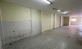 Imagem 6: Galpão disponível para locação na rua paralela com a Av. Leão Dourado