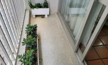 Imagem 2: PITANGUEIRAS - UMA QUADRA DO MAR , LOCALIZAÇÃO ESPETACULAR , GARAGEM NO PRÉDIO