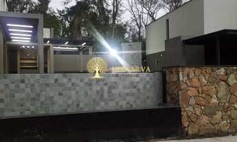 Imagem 1: Sobrado em condominio com vista de frente pra a pedra grande