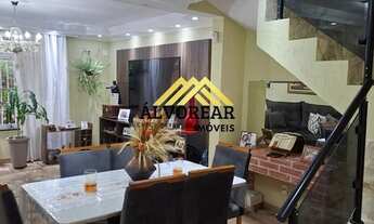 Imagem: Lindo e Reformado Sobrado á Venda á 700