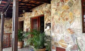 Imagem 2: Casa com 4 quartos, sendo 1 suíte no Centro de Igarapé/MG