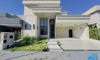 Imagem: LINDA CASA NEOCLÁSSICA CONDOMÍNIO VILLAGE