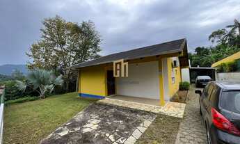 Imagem 2: Seu Refúgio em Meio à Cidade: 1.600 m2 de terreno - Casa à Venda no Bairro Itoupava Centra