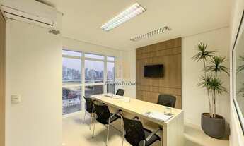 Imagem 2: Sala comercial à venda no Centro de Navegantes, 100% mobiliada, com 1 vaga de garagem e lo