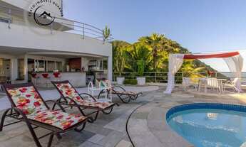 Imagem 5: Casa Alto Padrão - Frente Total para o Mar: Luxo, Design e Natureza Integrada