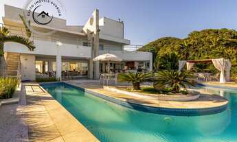 Imagem 2: Casa Alto Padrão - Frente Total para o Mar: Luxo, Design e Natureza Integrada