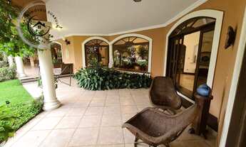 Imagem 5: Casa com 5 Suítes, Piscina e Espaço Gourmet – Pronta para Morar!