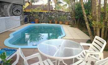 Imagem 1: Casa de 04 dormitórios disponível para locação de temporada na Praia da Enseada