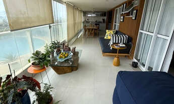 Imagem 2: Apartamento Frente mar em Jaguaribe, todo reformado, com 4 suites, área de lazer completa