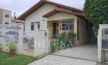 Imagem: Ampla casa com Piscina e Edícula nos Ingleses