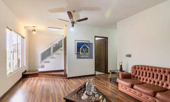 Imagem 5: Casa com 4 dormitórios (1 suíte) à venda. São 320 m² privativos por R$ 1.416.000 no bairro