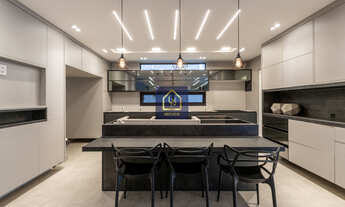 Imagem 5: Sobrado Triplex Alto Padrão com 4 dormitórios à venda. São 290 m² privativos por R$ 2.790