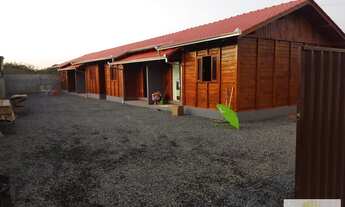 Imagem 2: Terreno com 4 Casas mistas, Madeira tratada e Alvenaria, com 2 quartos cada