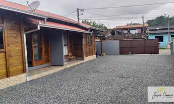 Imagem 1: Terreno com 4 Casas mistas, Madeira tratada e Alvenaria, com 2 quartos cada