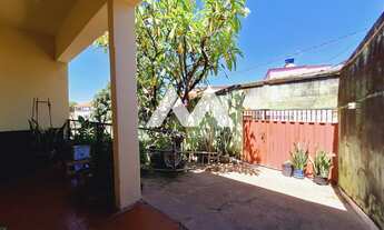 Imagem 5: Casa Padrão - Oportunidade para quem busca um terreno ou uma casa com um lote de 500 m2 no