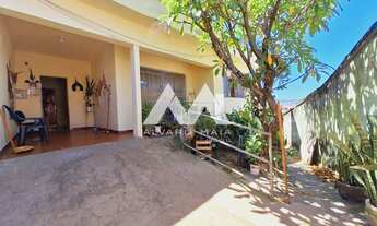 Imagem 1: Casa Padrão - Oportunidade para quem busca um terreno ou uma casa com um lote de 500 m2 no