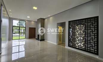 Imagem 2: Casa Nova de Alto Padrão com Piscina