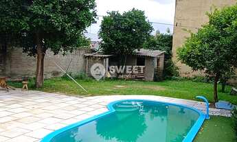 Imagem 2: Casa com Piscina com terreno inteiro