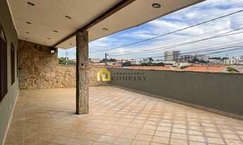 Imagem: Casa assobrada com 3 quartos e edícula