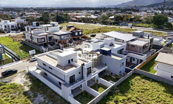 Imagem 4: Casa sobrado no bairro Campeche, em Florianópolis-SC