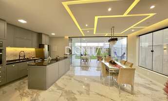 Imagem 4: Elegância Neoclássica no Alphaville – Sofisticação em Cada Detalhe