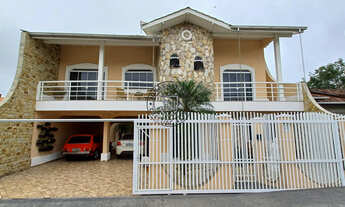Imagem: Casa de Alto Padrão com Piscina no Carijós