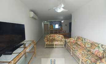 Imagem 2: Apartamento padrão com sacada, 3 dormitórios sendo 2 suítes, lado praia Enseada-Guarujá/SP