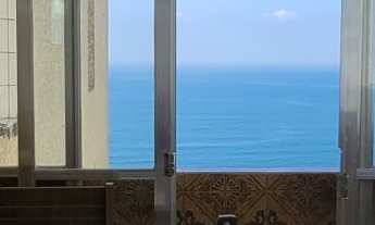 Imagem 4: Apartamento com vista lateral para o mar, 3 dormitórios sendo 1 suíte, frente mar na pra