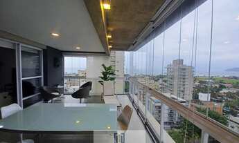 Imagem 2: Apartamento alto padrão com sacada gourmet e vista parcial do mar, lazer completo em lado