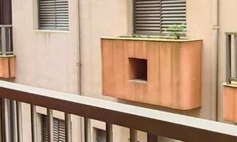 Imagem 2: Apartamento reformado em região residencial, 2 dormitórios sendo 1 suíte, na praia das AST