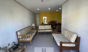 Imagem 2: Apartamento padrão com sacada, 3 dormitórios sendo 1 suíte, lado praia na Enseada-Guarujá