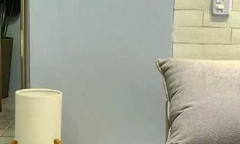 Imagem 2: Apartamento reformado com acesso a sacada envidraçada, 2 dormitórios climatizados sendo 1