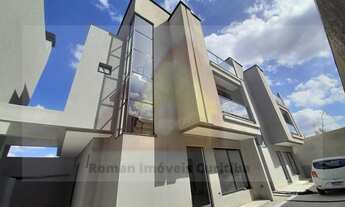 Imagem: Casa Sobrado em Capão Raso, Curitiba/PR