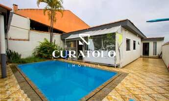 Imagem: Casa com Piscina, Área Gourmet com Churrasqueira