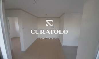 Imagem 2: Apartamento em ótima localização! com 2 dormitórios 1 vaga e varanda no Condomínio Amadis