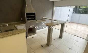 Imagem 3: Sua moradia de Alto Padrão Pronta para Morar: Casa com 3 Suítes, 2 Vagas e Área Gourmet co