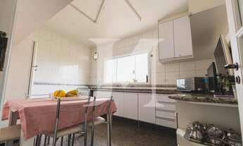 Imagem 5: Casa sobrado de 220m², 4 dormitórios, sendo 1 suíte com sacada, área gourmet com 1 banheir