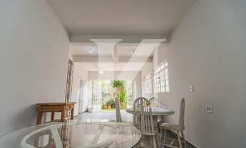 Imagem 2: Casa sobrado de 220m², 4 dormitórios, sendo 1 suíte com sacada, área gourmet com 1 banheir