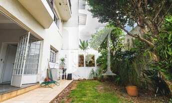 Imagem 3: Casa sobrado de 220m², 4 dormitórios, sendo 1 suíte com sacada, área gourmet com 1 banheir