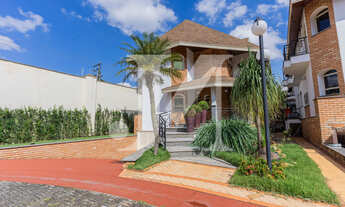 Imagem 1: Casa em condomínio de 320m², 7 Suítes, Elevador com acesso aos 4 pavimentos e 4 Vagas - C